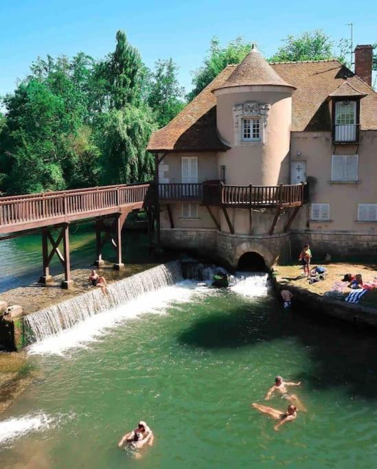 Beautiful F2 5 Stops By Train From Paris Holiday home Moret-sur-Loing